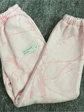 COMFRT Petal Pink Oak Camo Sweatpants (Size Small)